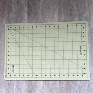 Fiskars tan&black two sided self sealing cutting mat